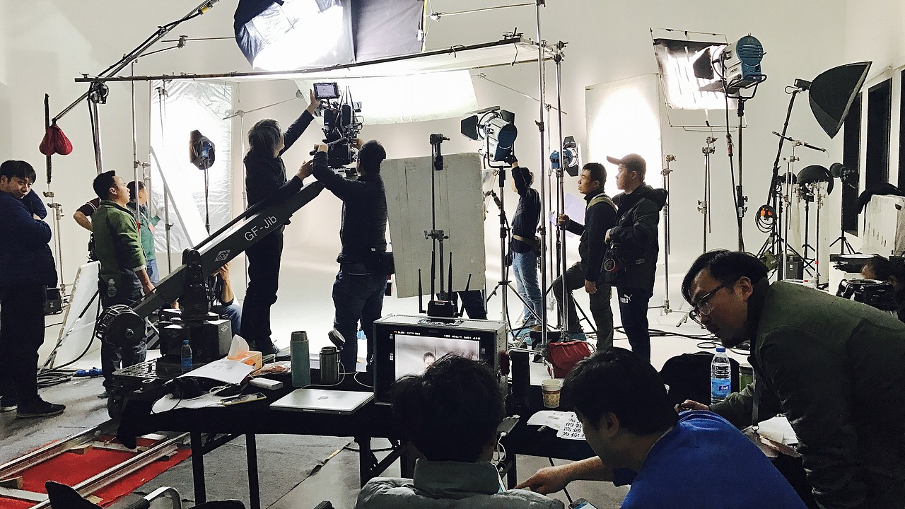 柳巖-DOBBY無(wú)人機(jī)形象大片（圖ZNzYwNjU1NTY=） - 宣傳片 - 站酷設(shè)計(jì)師巨然廣告原創(chuàng)素材 - 站酷ZCOOL