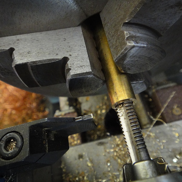 机器辅助手动攻丝