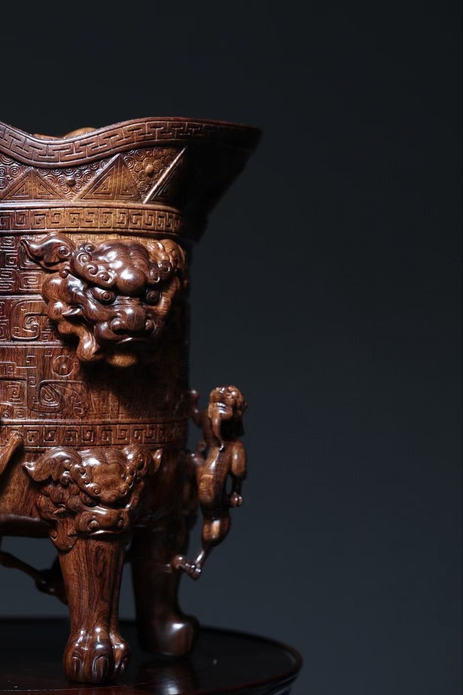 海黄 | 螭龙聚宝鼎 