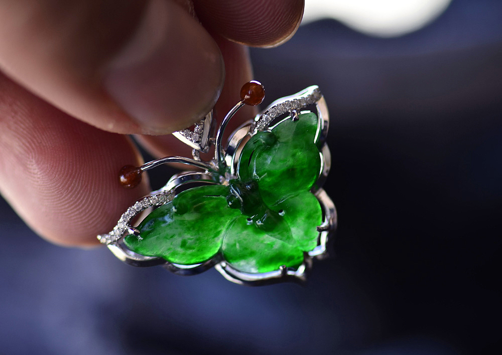 自然光下的翡翠才是真实的翡翠-精品篇