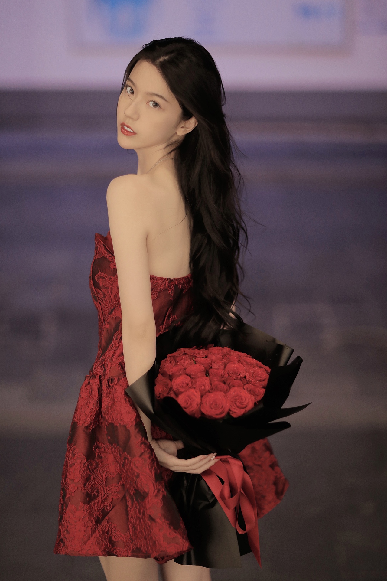 不止玫瑰有爱意（图ZMjg1NDY4OTA4） - 人像摄影 - 站酷设计师萌又三岁原创素材 - 站酷ZCOOL