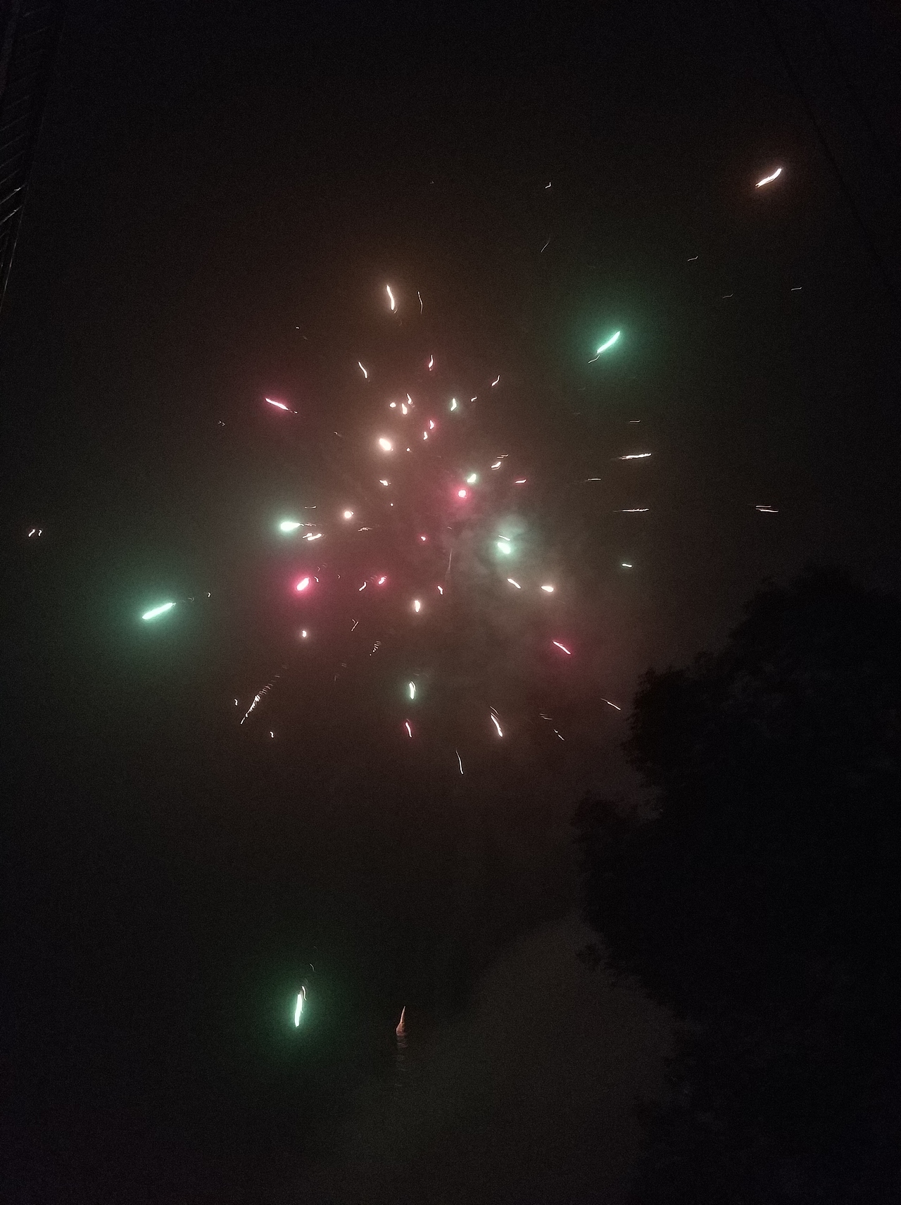 煙火&星空（圖ZMTA1MjE2ODgw） - 人文/紀(jì)實(shí)攝影 - 站酷設(shè)計師李誠原創(chuàng)素材 - 站酷ZCOOL