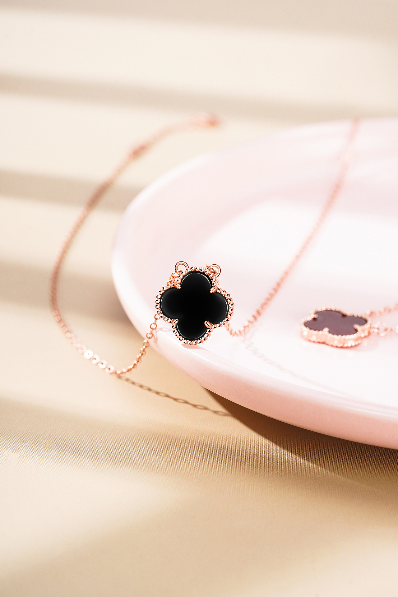 2020年流行元素之 四葉草項(xiàng)鏈 修圖（圖ZMjExNjgzOTY0） - 電商 - 站酷設(shè)計(jì)師船長(zhǎng)大人的迷妹原創(chuàng)素材 - 站酷ZCOOL