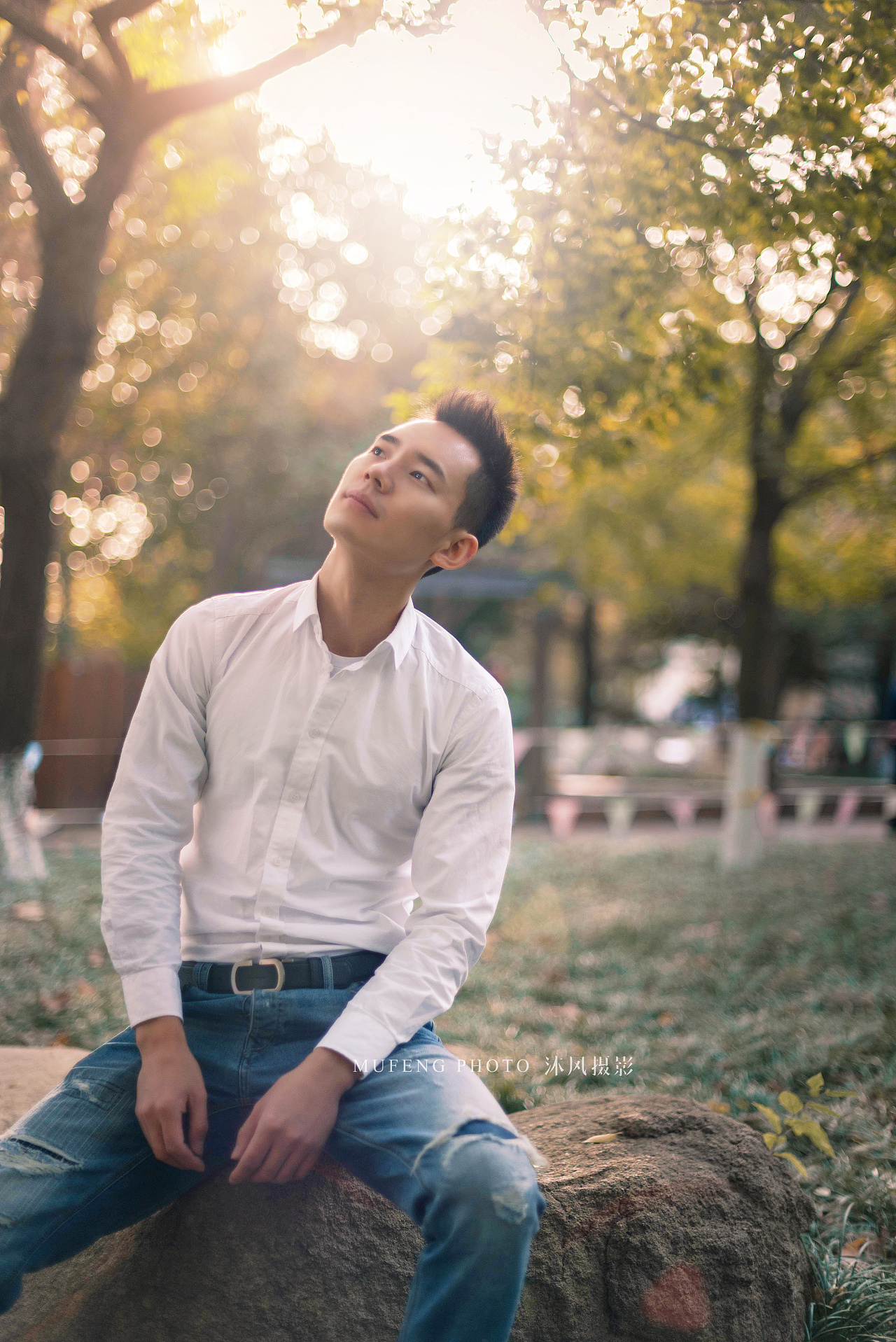 晚秋青岛男生户外摄影