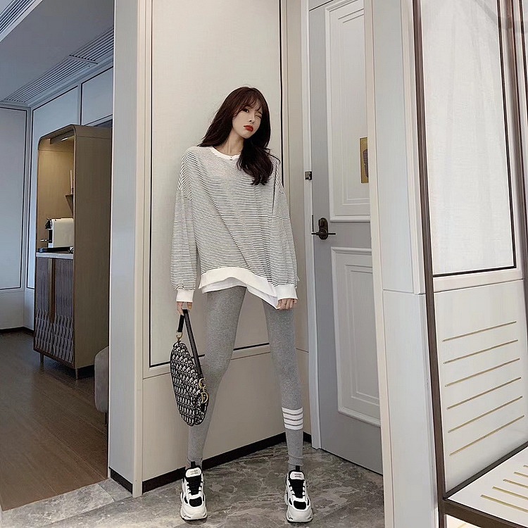 模特嘉嘉 女装牛仔裤拍摄 阔腿裤拍摄魔术裤酒店风摄影（图ZMTg2MTc0OTcy） - 休闲/流行服饰 - 站酷设计师北斗摄影原创素材 - 站酷ZCOOL