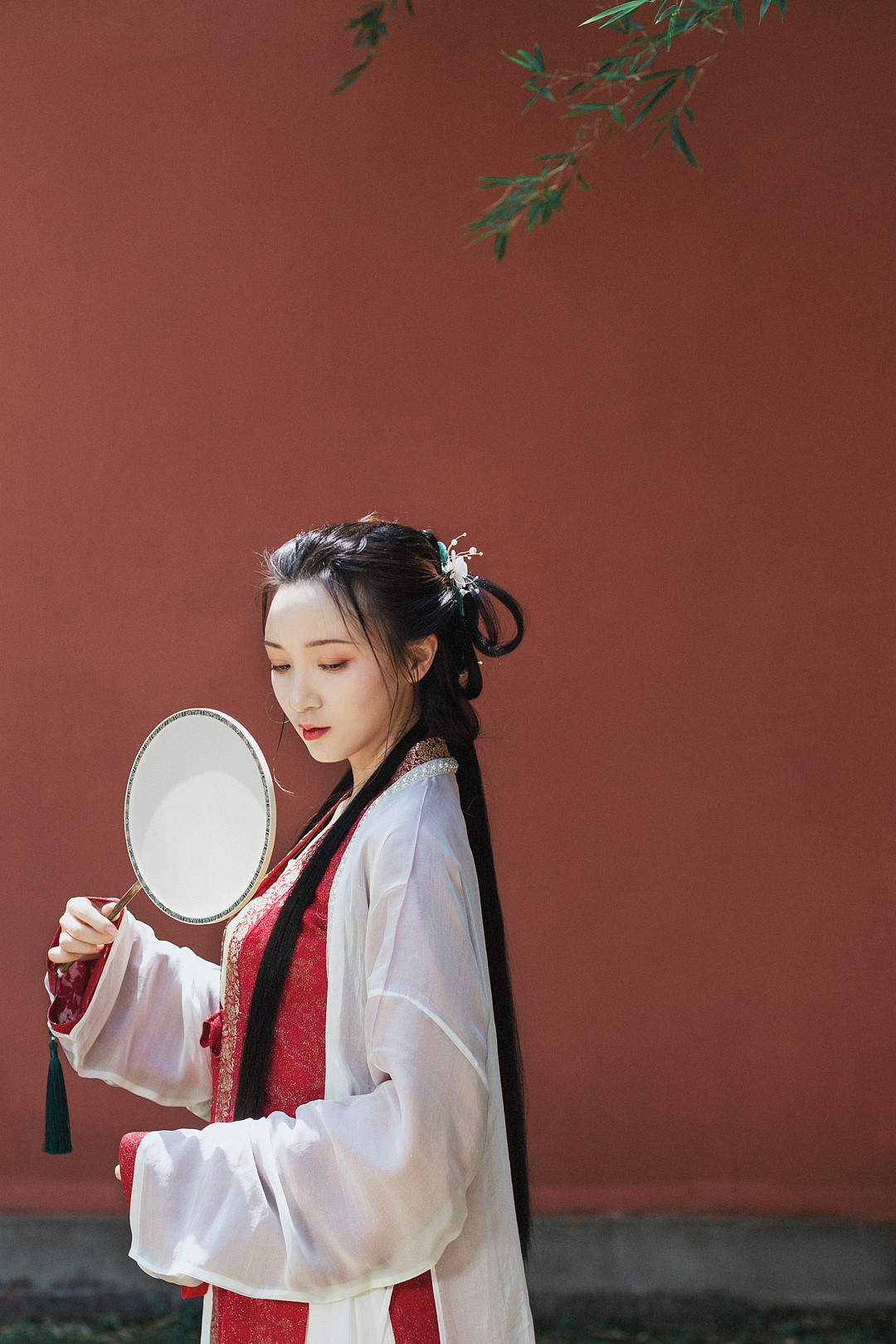 策划:@麦燕photo摄影:@_布衣圣贤汉服:@飞竹柴妆造:@-又又酱-出镜:@九