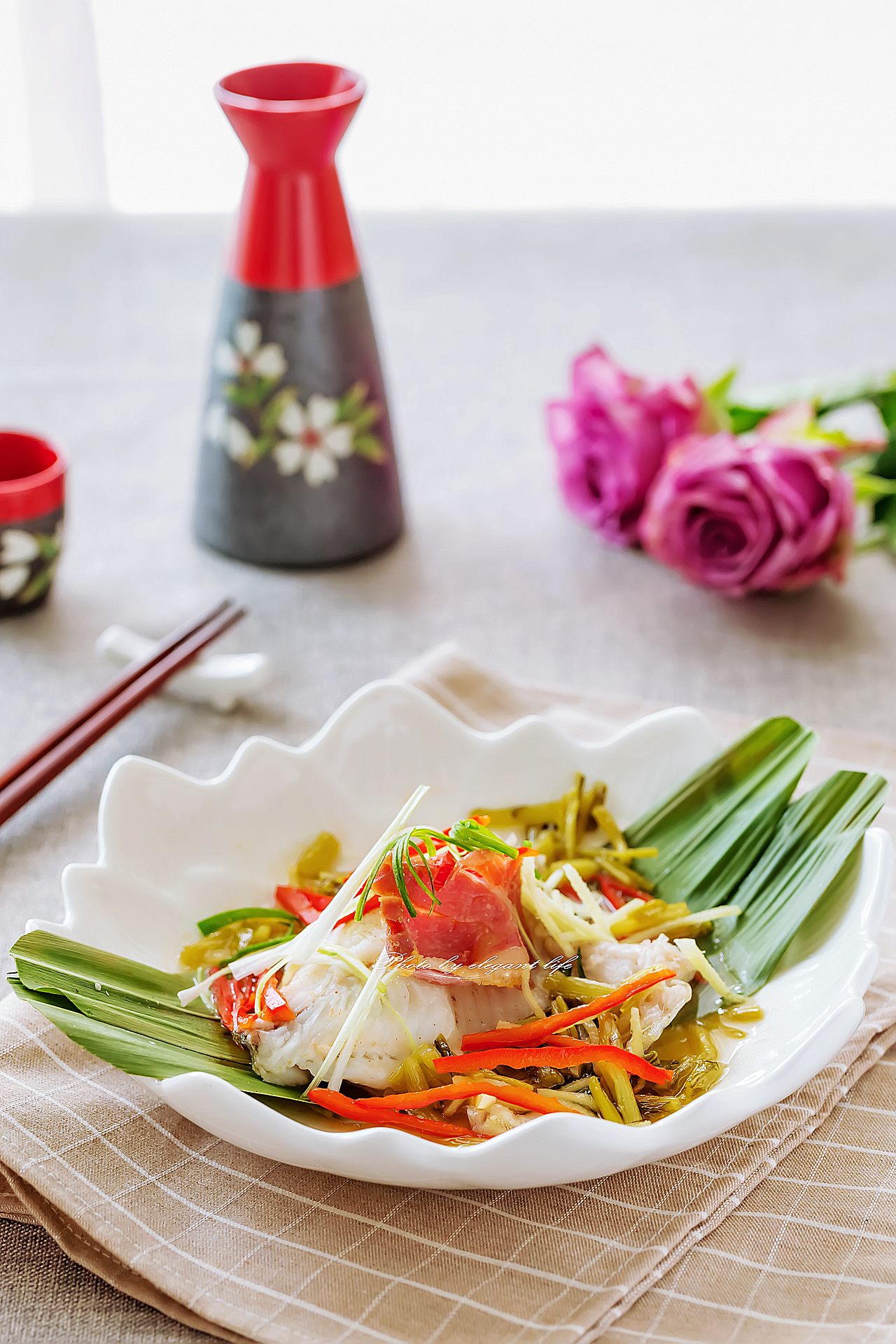 火腿雪菜彩椒蒸鳜鱼