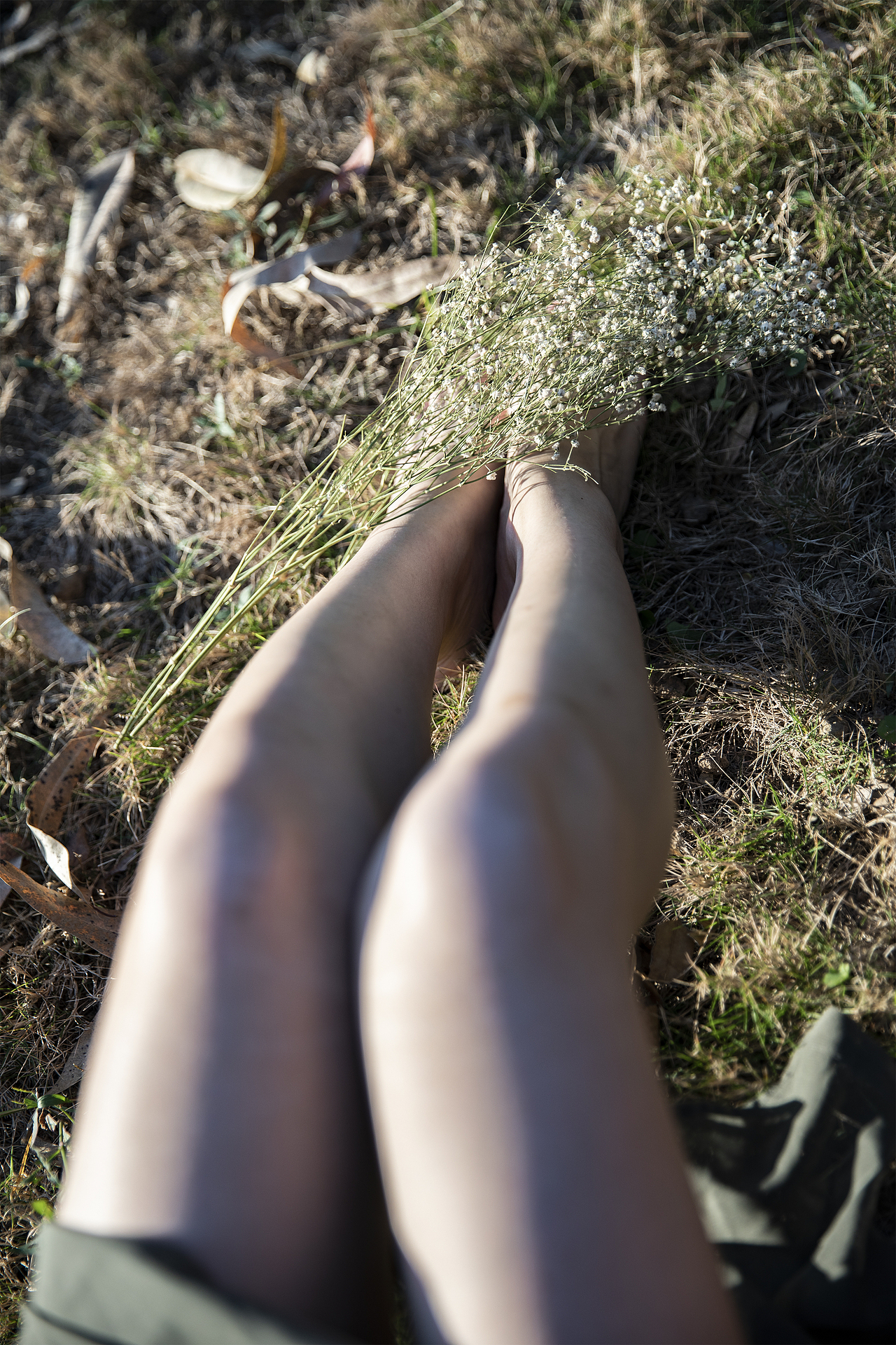 秋叶的飘落，虽然短暂，却有人愿为它驻足（图ZMjM0MDM0ODQw） - 人像摄影 - 站酷设计师九号线上线原创素材 - 站酷ZCOOL