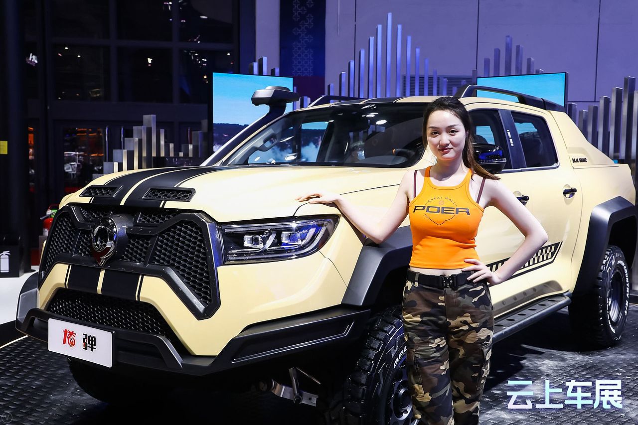 车展上的小姐姐