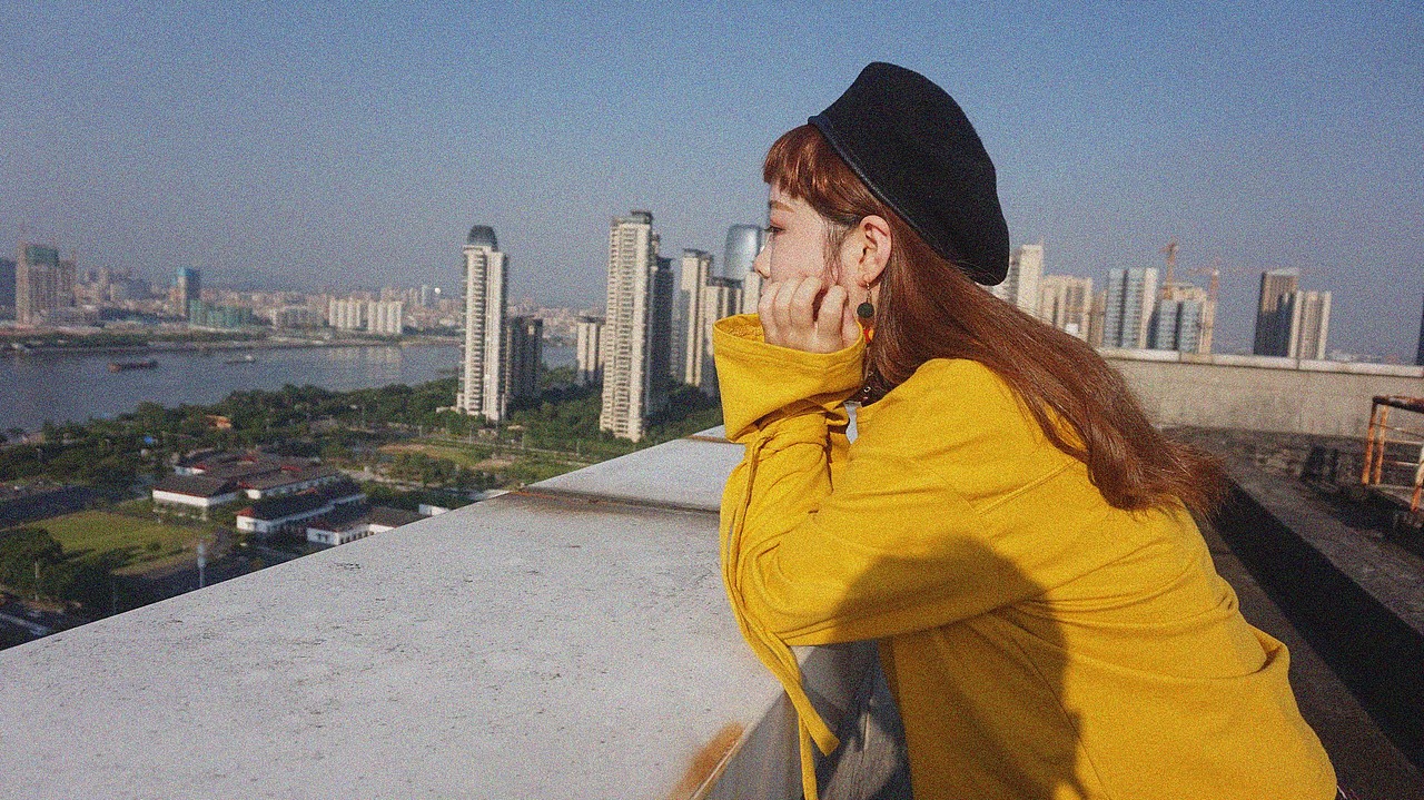 初秋少女（图ZOTE5MzU2NzY=） - 人像摄影 - 站酷设计师酸甜咕噜蛙原创素材 - 站酷ZCOOL