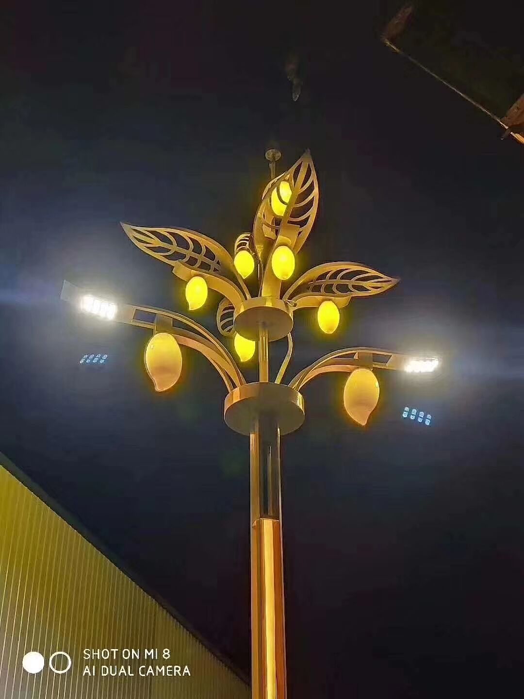 异型定制大型景观组合灯-暖色灯杆发光景观灯