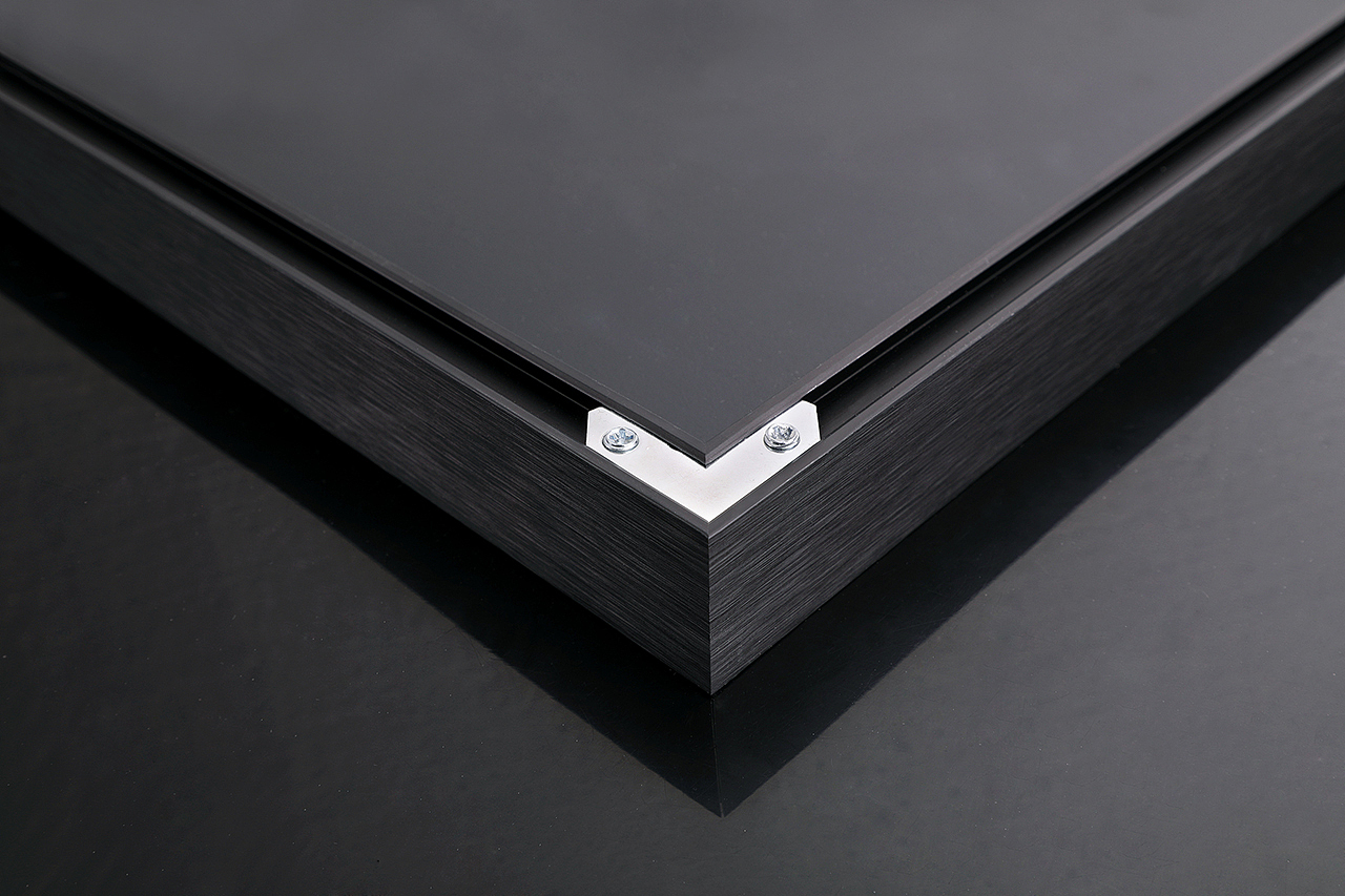 装饰画拉丝不锈钢相框静物水晶白底图场景图摄影