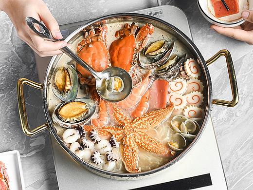 海鲜大餐和金色汤锅 × 象线视觉