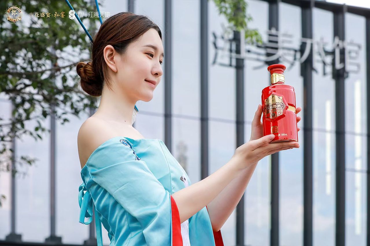 郎酒青花郎【产品摄影】（图ZMzAzNzQyNTg0） - 产品摄影 - 站酷设计师酷像素文化传媒原创素材 - 站酷ZCOOL