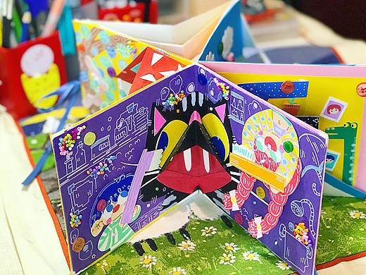 《WE ARE...》——手工儿童立体书