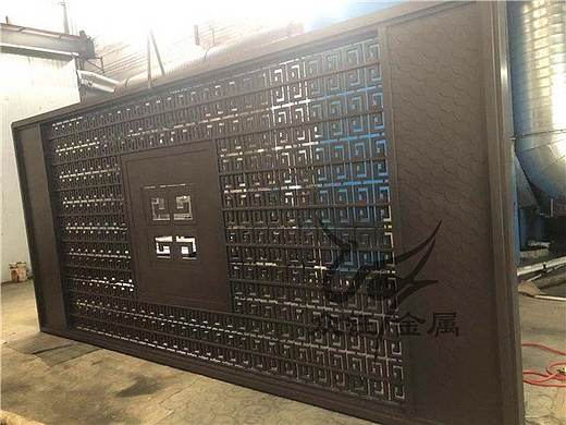 林园新中式打造怎少得了不锈钢仿古铜屏风隔断隔而不断