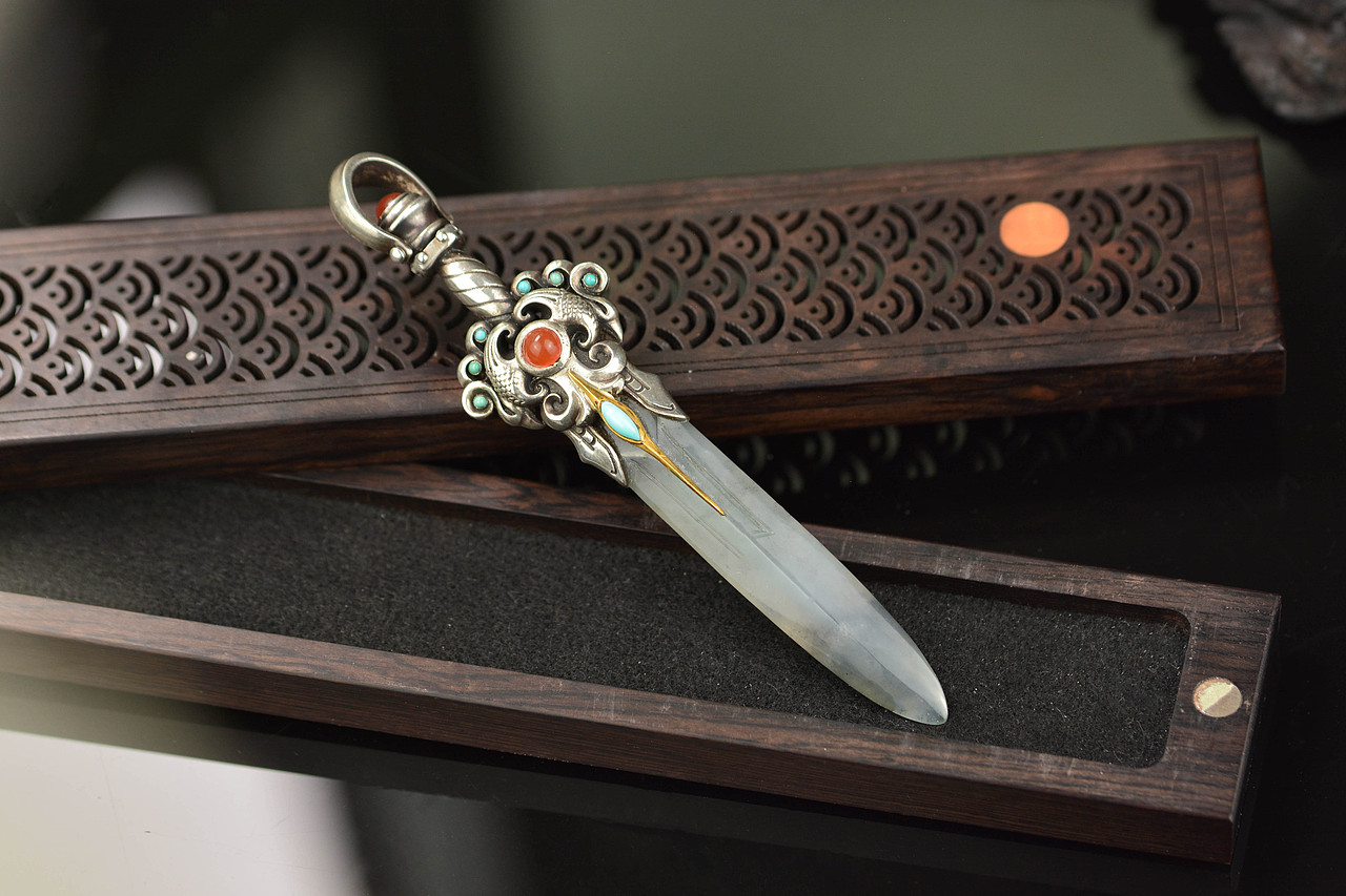 设计师作品|翡翠莫邪剑（图ZMjU0ODYzMTQ0） - 首饰设计 - 站酷设计师天使原创珠宝设计原创素材 - 站酷ZCOOL