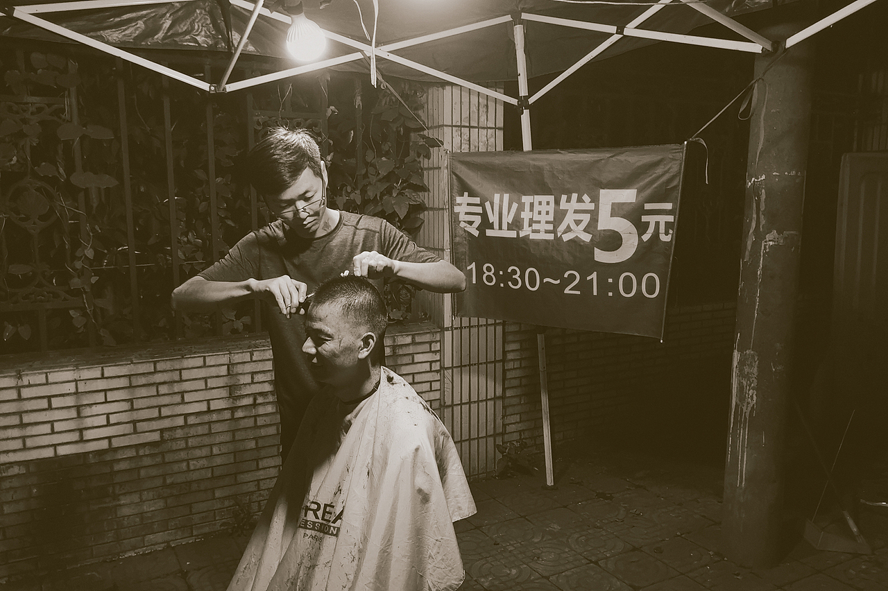 一座城与做生活的人儿（图ZMjUyNzgwODMy） - 人文/纪实摄影 - 站酷设计师六巽原创素材 - 站酷ZCOOL