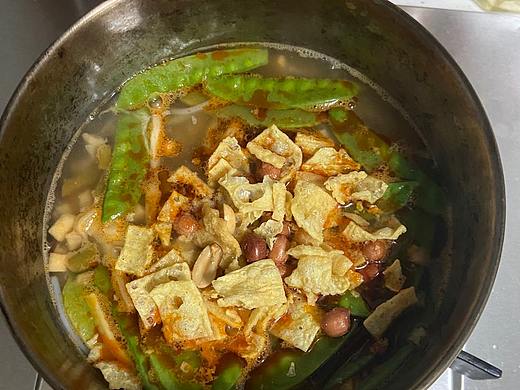 新鮮出爐的螺螄粉，站酷網(wǎng)友先吃（個人主頁-ZNDMyMTA1MzI=） - 其他 - 站酷設計師虎鯨雯原創(chuàng)素材 - 站酷ZCOOL