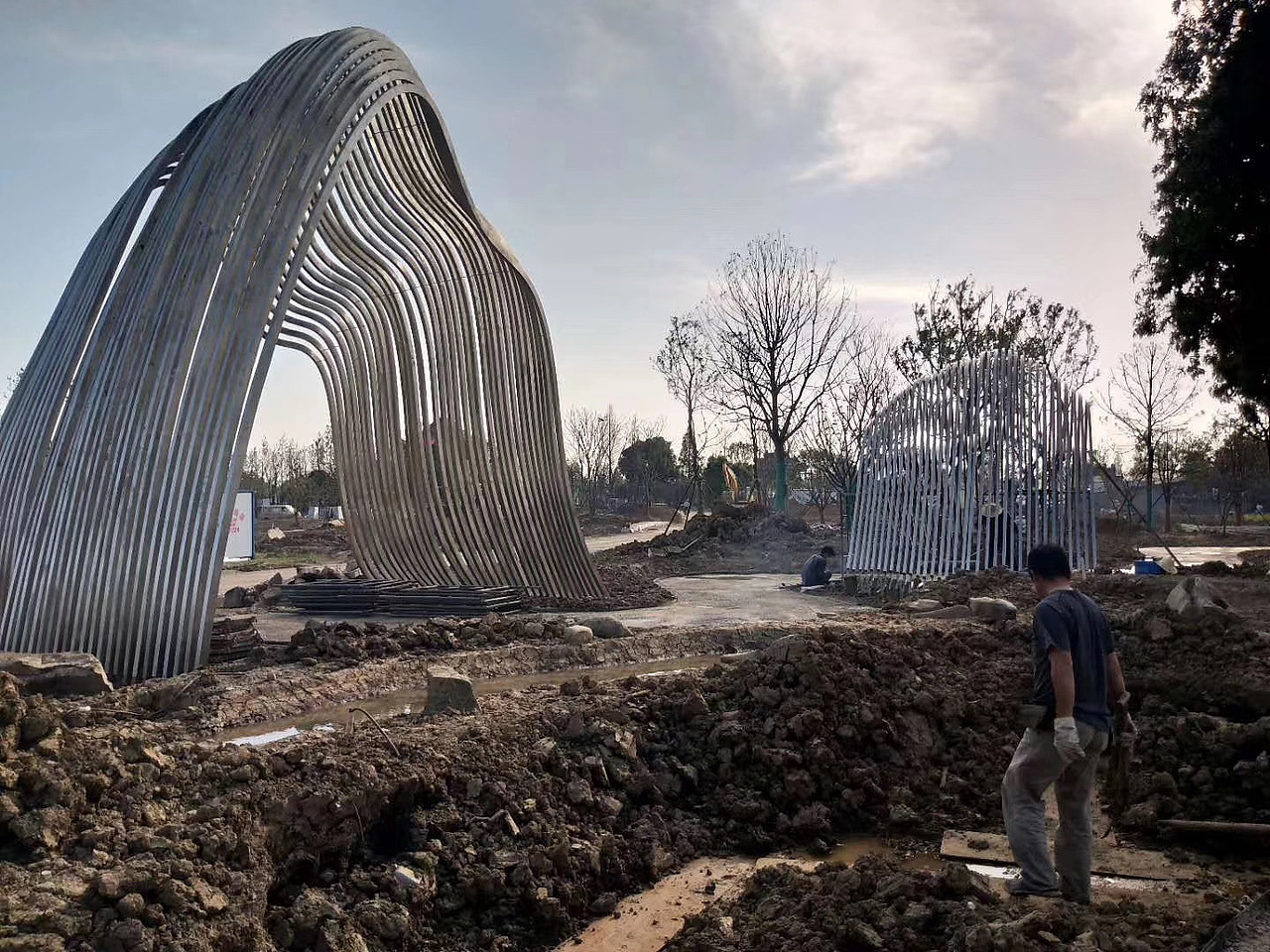 荆门-园博园-不锈钢假山⛰️制作-安装-过程展示（图ZMzQ4Nzc4NzMy） - 雕塑 - 站酷设计师德森雕塑标识景观原创素材 - 站酷ZCOOL