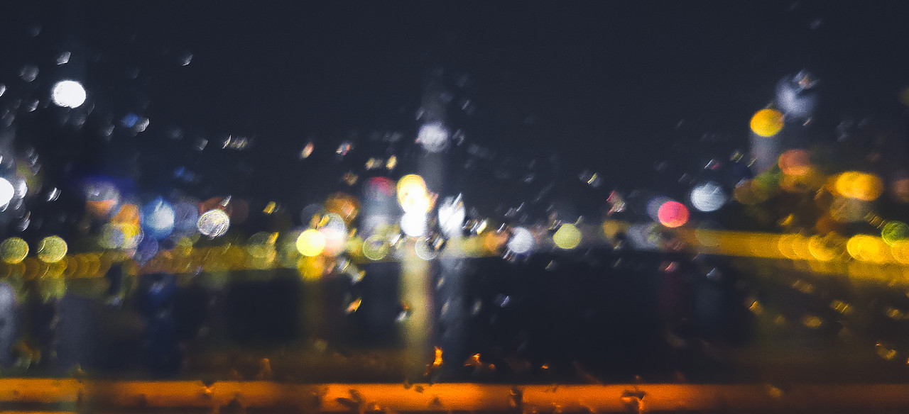 加班总在下雨后