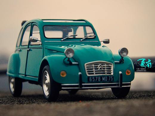田宫 1:24 雪铁龙2CV 来自1948年的老爷车