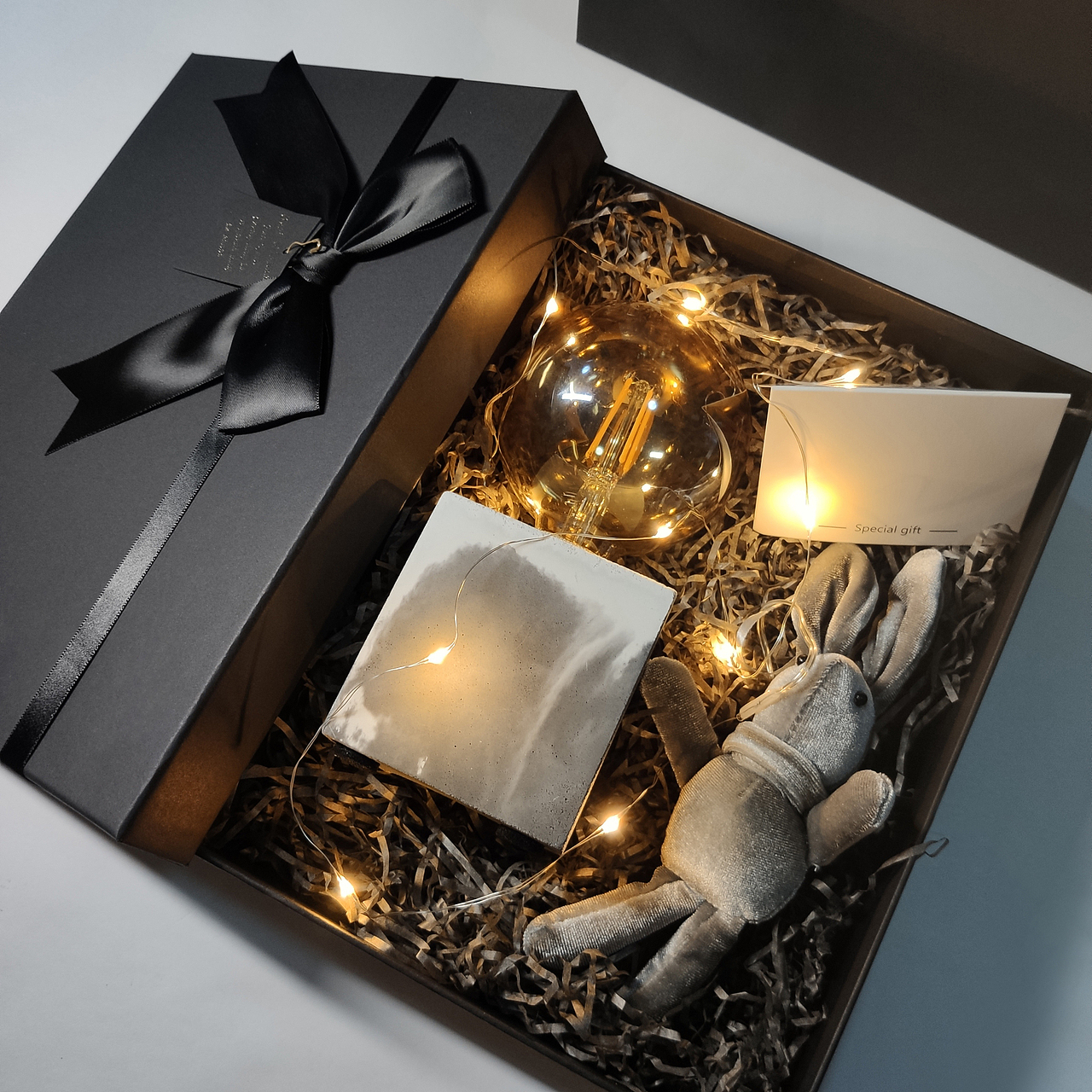 愿做你床边的一盏灯