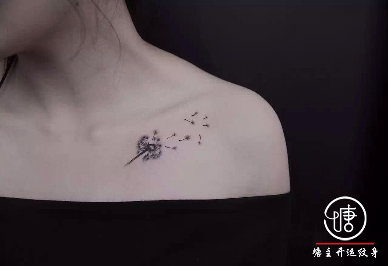 锁骨纹身,女孩纹身,蒲公英纹身,小图纹身,线条纹身,小清新纹身,个性