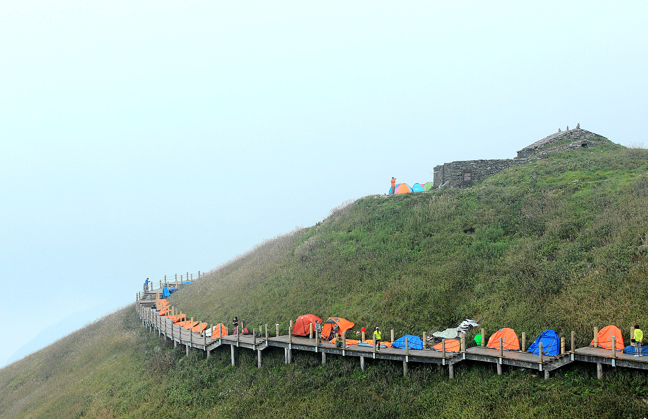 驴友团的帐篷集聚点