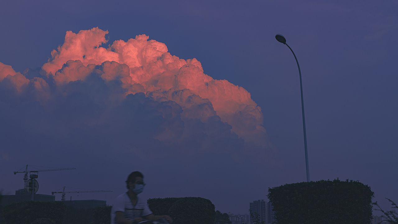 追寻着月亮的云