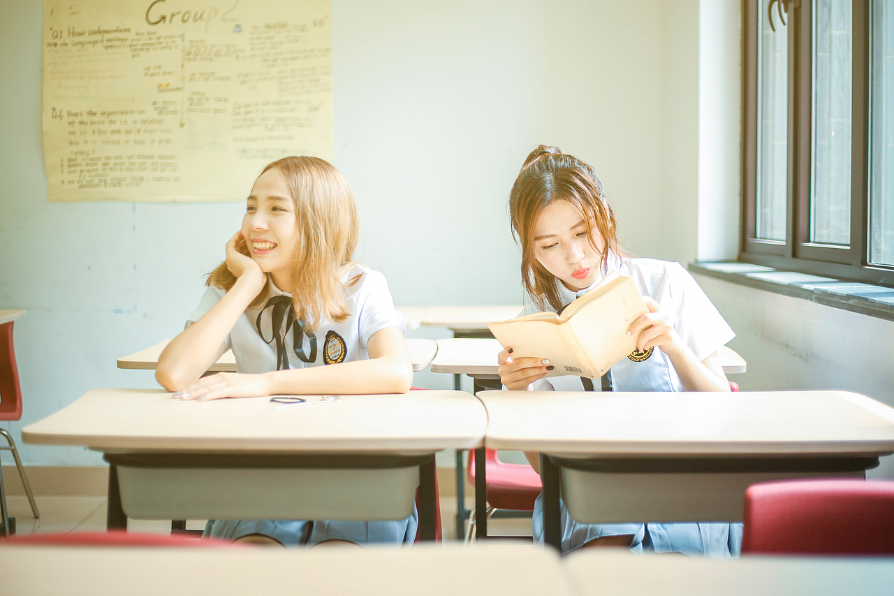 校园闺蜜拍摄（图ZOTE2NDQzMDA=） - 人像摄影 - 站酷设计师大叔背个猫原创素材 - 站酷ZCOOL