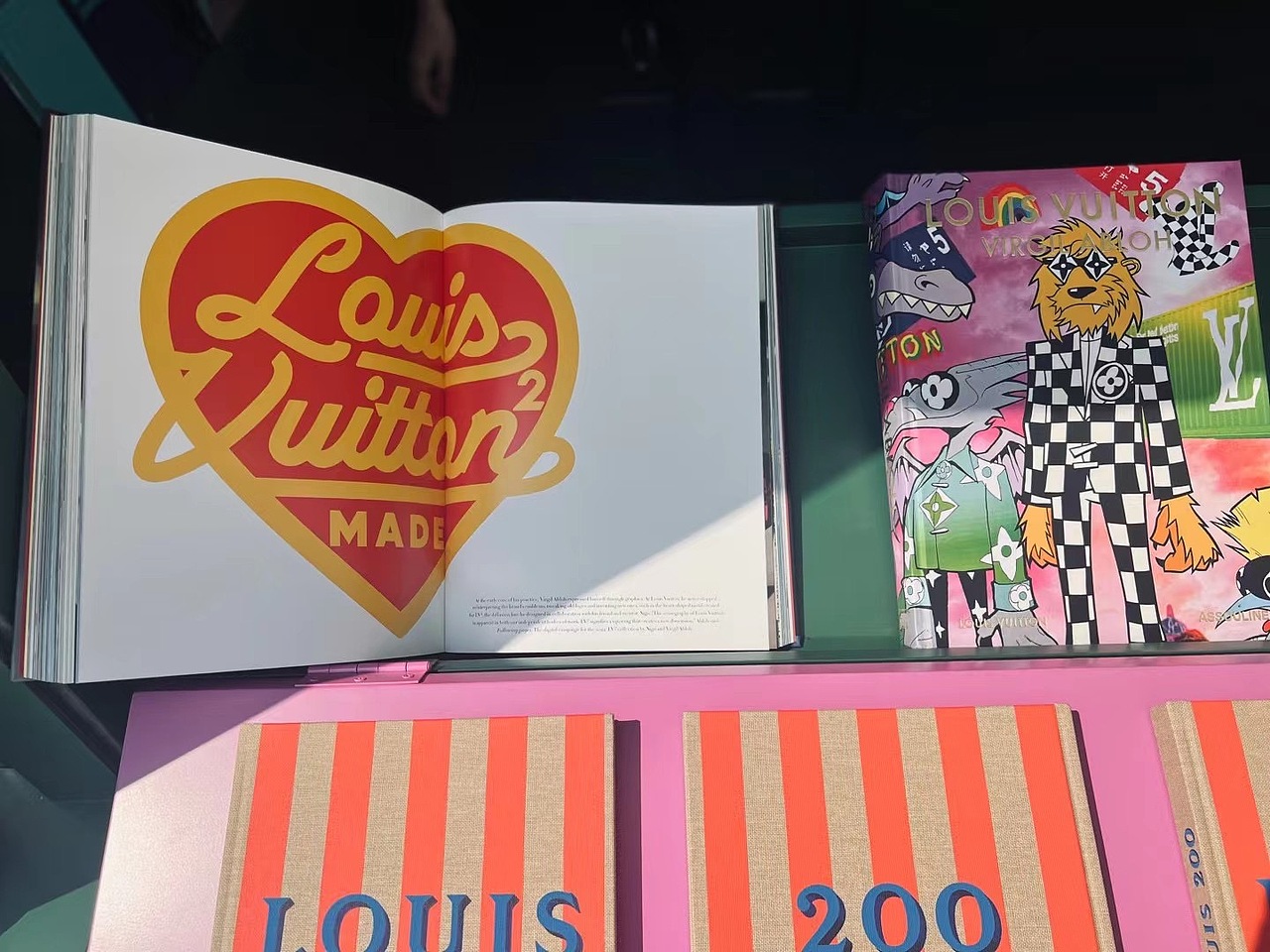 LV 阿那亚 书店（图ZMzIyNTQ1MTY4） - 展陈设计 - 站酷设计师尼卡马斯特原创素材 - 站酷ZCOOL