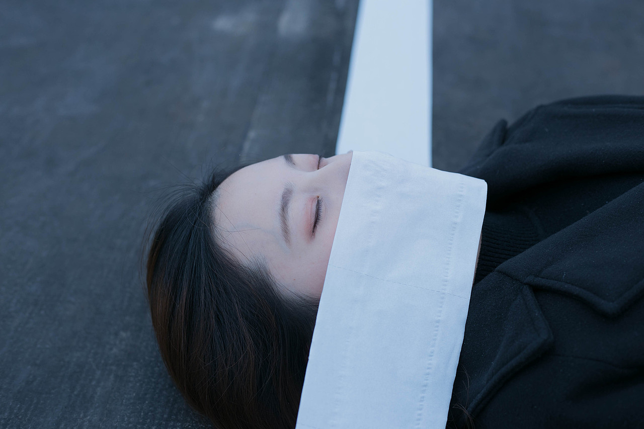 《缚》观念摄影（图ZMTY0ODM0OTYw） - 人像摄影 - 站酷设计师阿尾巴欢原创素材 - 站酷ZCOOL