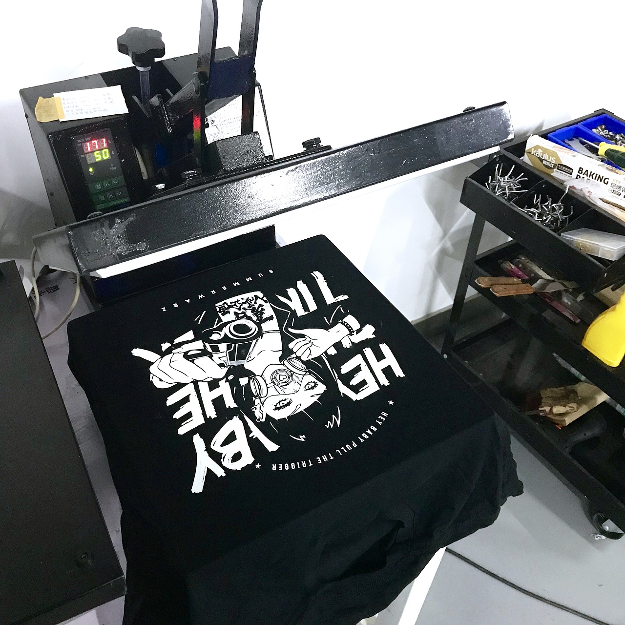 丝网印刷【夏日入侵美少女】（图ZMTMzMzMwMTcy） - 其他手工艺 - 站酷设计师大雄X2原创素材 - 站酷ZCOOL