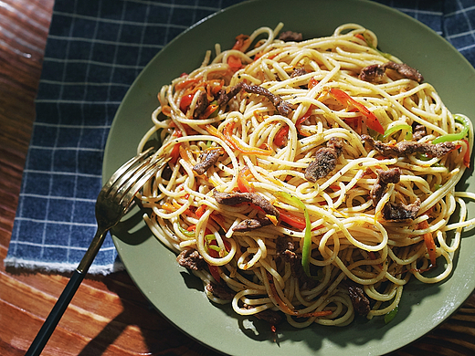 黑椒牛肉意大利面 | 美食短片 味蕾时光