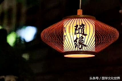 大红灯笼高高挂