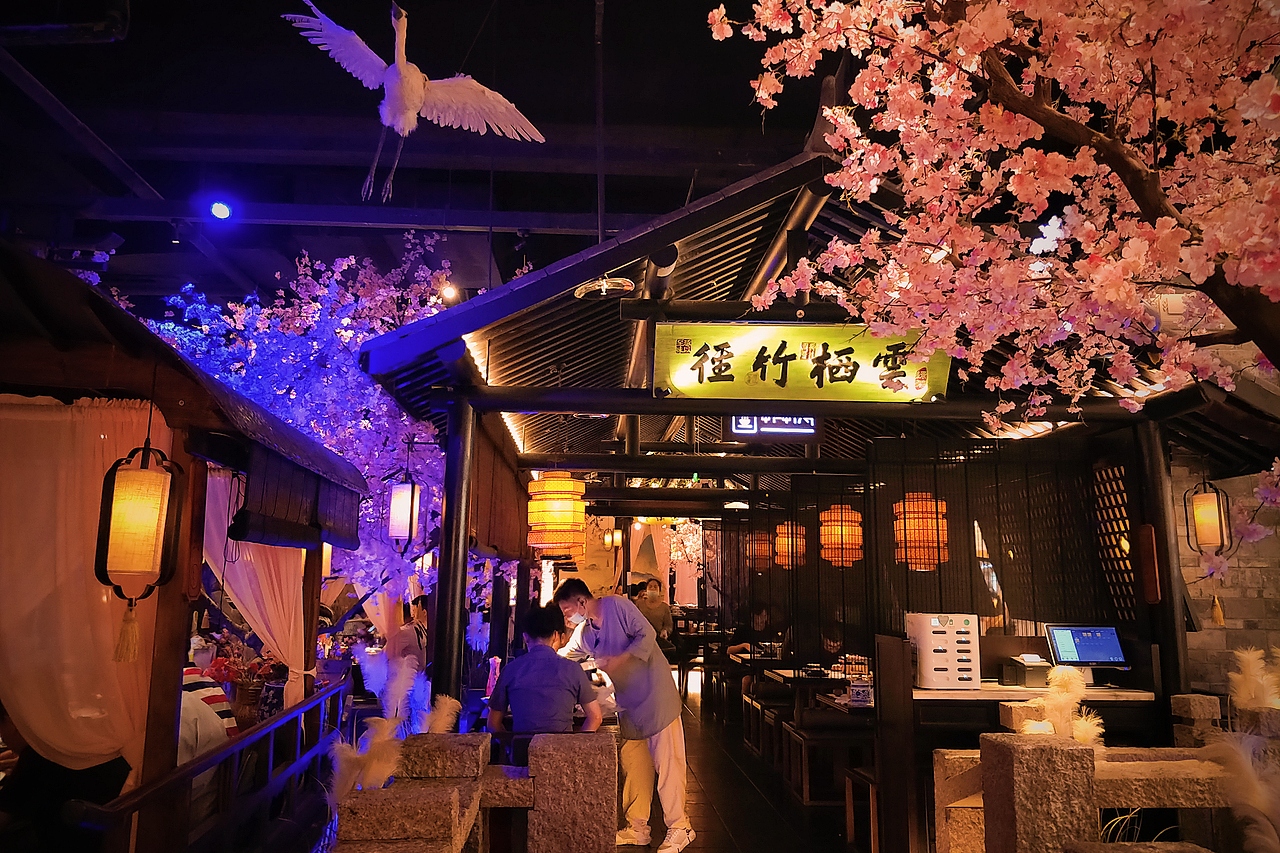 「好好吃饭,用力生活。」