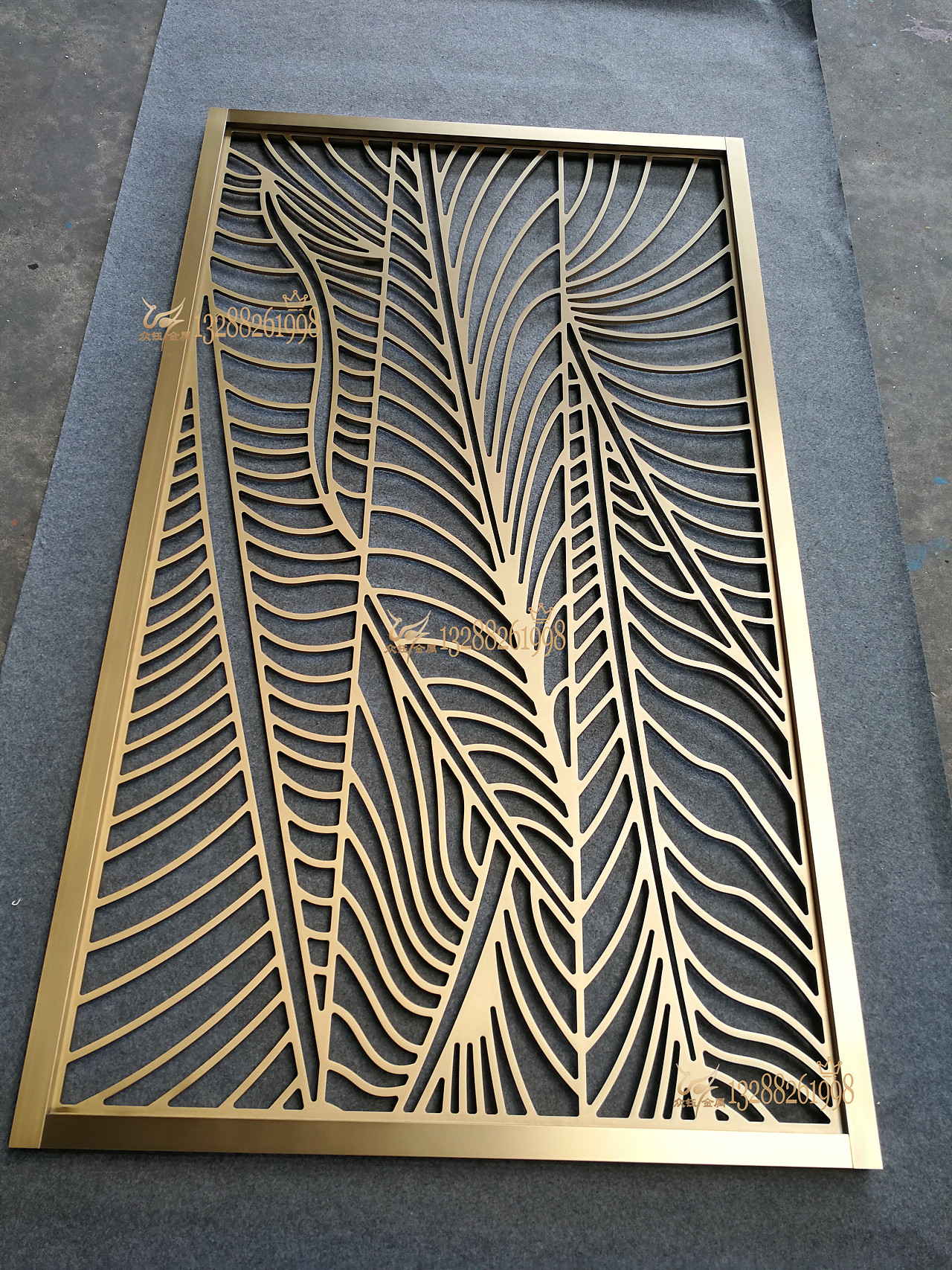 铝板镂空雕刻屏风表面电镀钛金显高级感