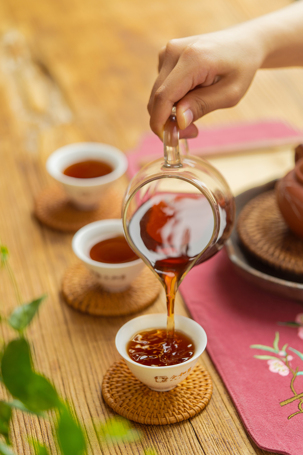 夏静物摄影合和昌润赋普洱茶汤有厚感