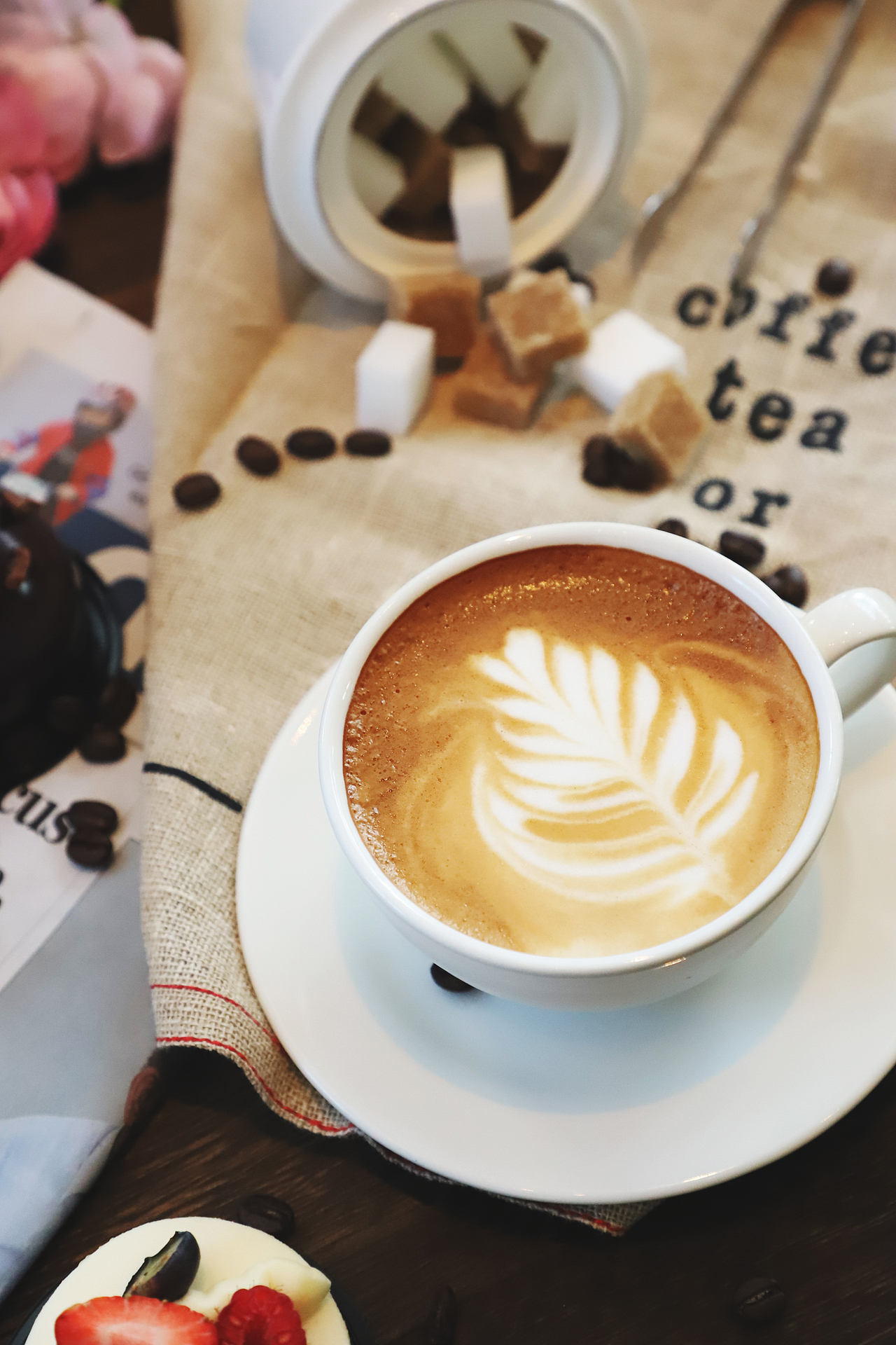 下午茶拿铁咖啡甜品蛋糕