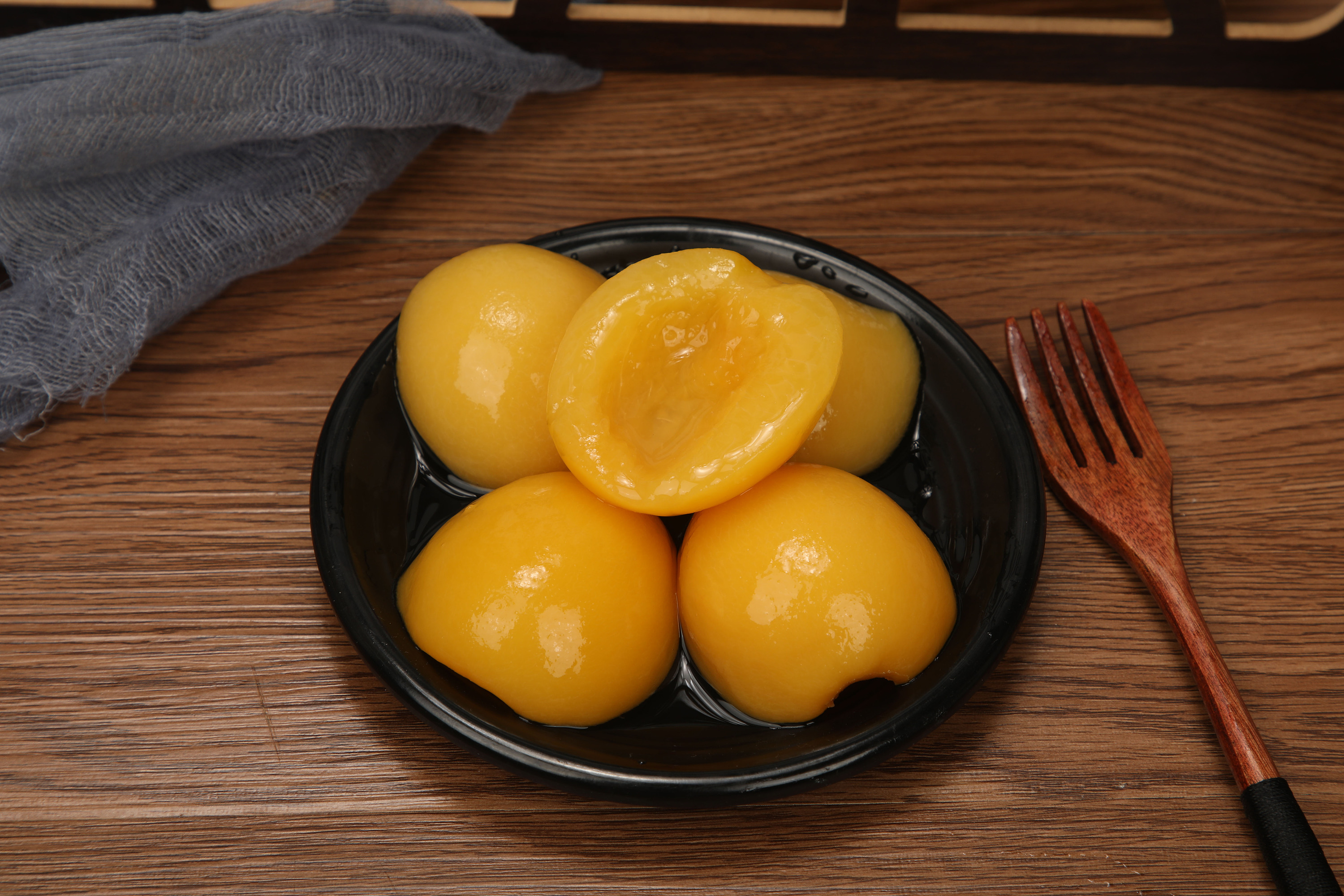 黄桃罐头 绝对是本人最喜欢吃的罐头之一|摄影|静物|家原15655308667 - 原创作品 - 站酷 (ZCOOL)