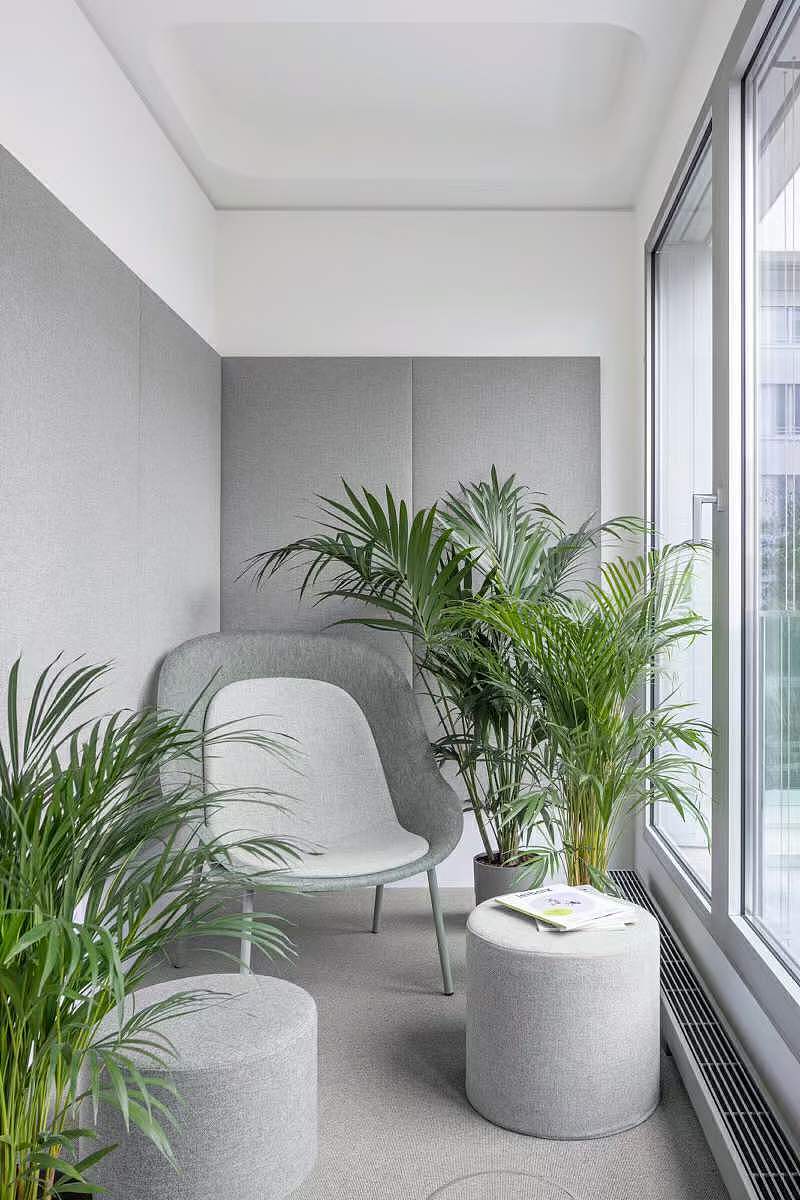 灰白调办公空间，纯净享受