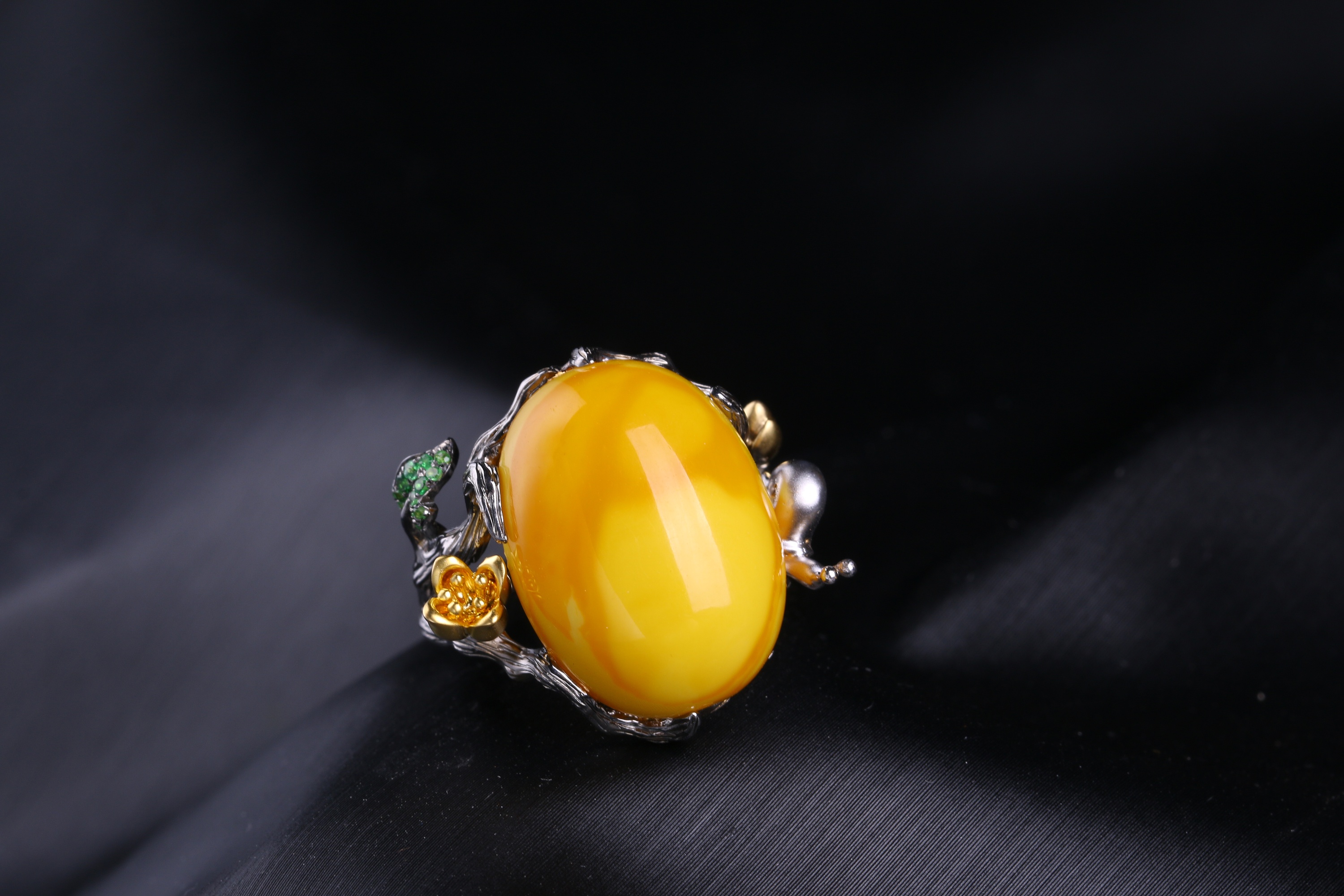 [蚂蚁创意珠宝] 18k金镶嵌琥珀戒指 欢迎指导意见