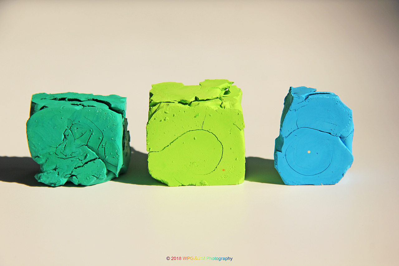 《 一个颜料盒 》