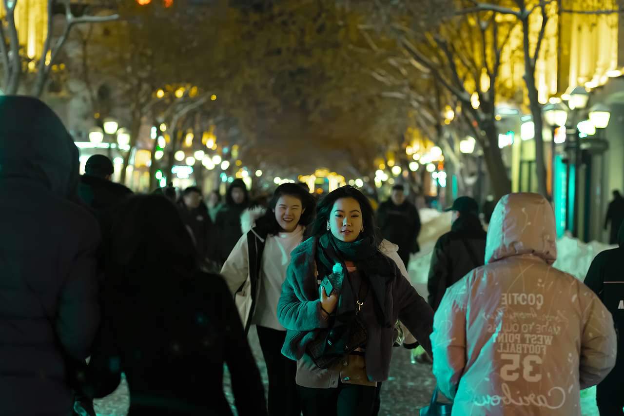 寒冬，暴雪，没有什么是能够阻挡人们追求美好生活的。（图ZMjMyODE3NTY4） - 人像摄影 - 站酷设计师摄影李狗蛋原创素材 - 站酷ZCOOL