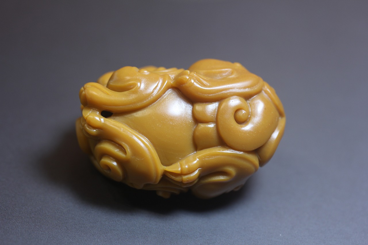 天然黄蜡石黄龙玉貔貅招财辟邪手把件