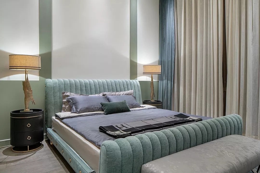 一家四口的现代轻奢风，350平复式装修，不张扬不浮夸---主卧