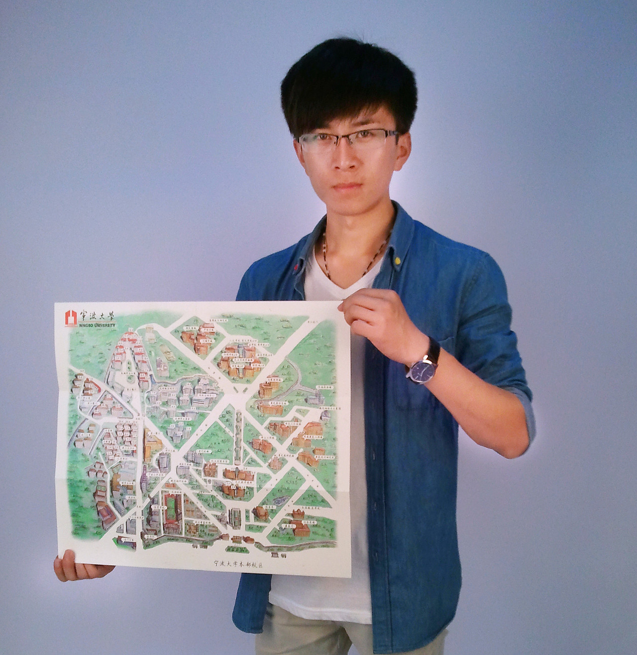 本人和地图来个合照