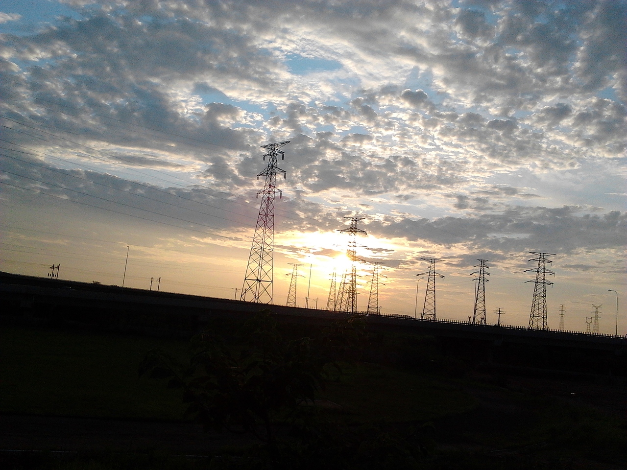 夕阳下的架影（图ZMzg4MjA5Mg==） - 风光摄影 - 站酷设计师玉寒霜原创素材 - 站酷ZCOOL