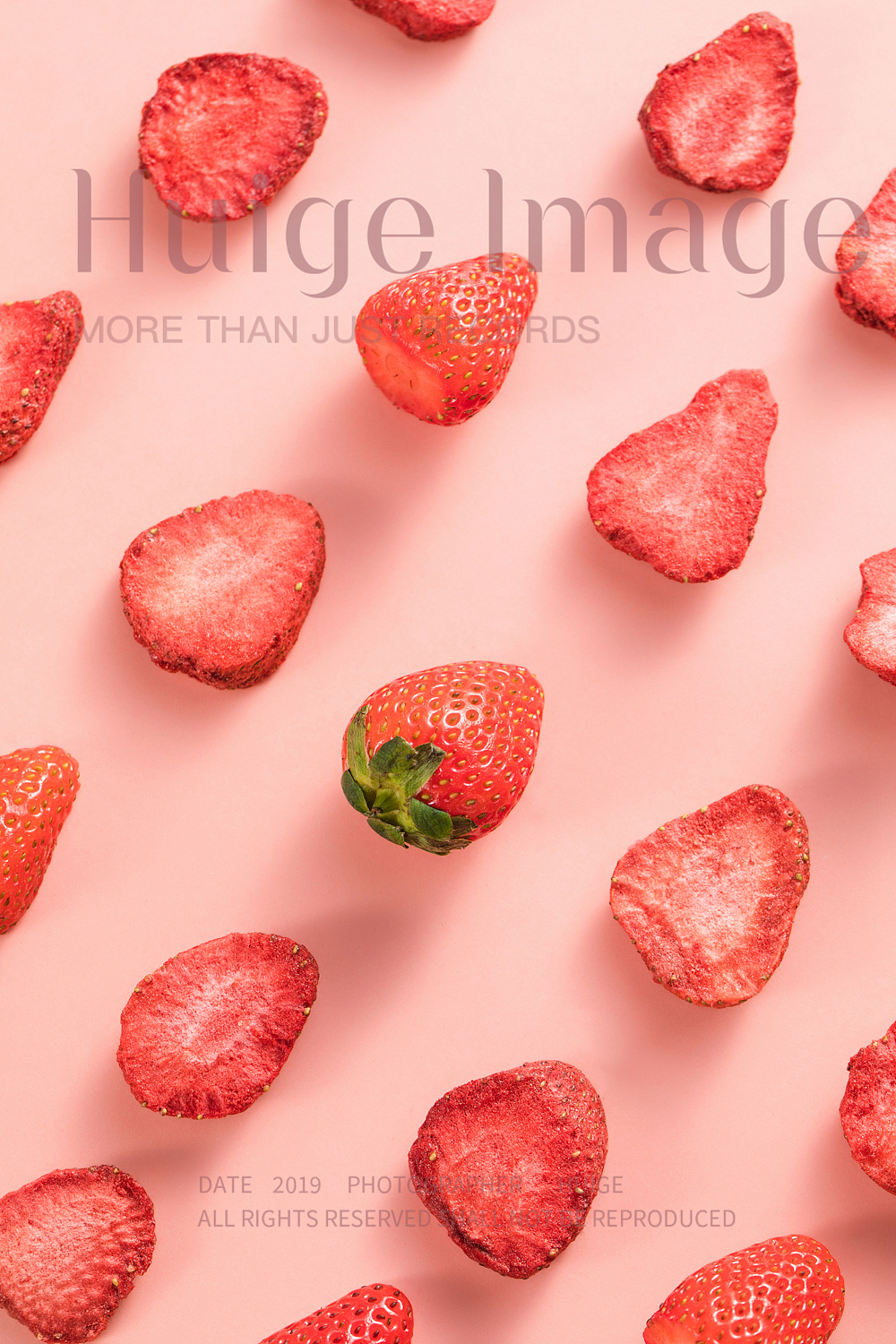 吸猫少女&灰格冻果干拍摄（图ZMTgxMzgxNDg4） - 产品摄影 - 站酷设计师灰格影像原创素材 - 站酷ZCOOL